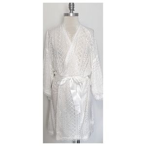 David's Bridal White Lace Robe